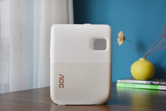 家用投影仪怎么选？小巧轻便AOC F1智能投影，千元价位也有好画质