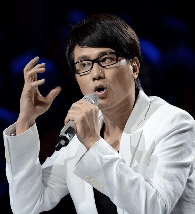 2009年,包小柏受邀担任湖南卫视《快乐女声》的评委,当时和他一起担任