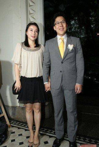 兄弟三人为母亲庆生,郭晶晶与婆婆同框似闺蜜_朱玲玲_生日_儿子