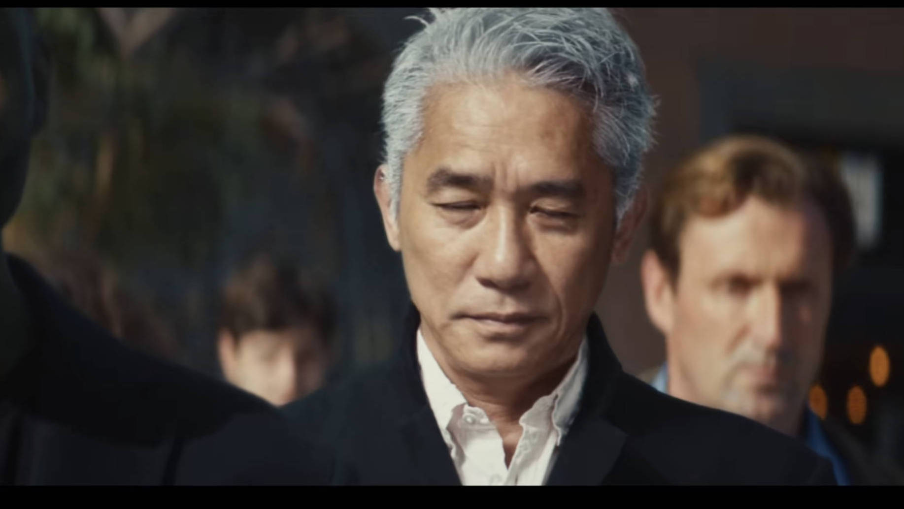 梁朝伟出演NewJeans新歌MV 白发西装造型勇闯韩娱-搜狐大视野-搜狐新闻
