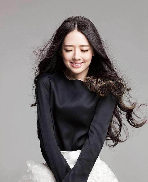 国民女神郭碧婷发生日写真,为何她只爱曾轶可_长发_文艺_吊带