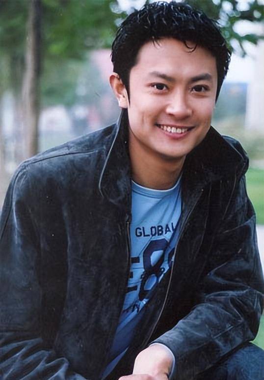 演员印小天:被兄弟背叛排挤,人生低谷再惨被骗婚,43岁仍单身_哈琳娜