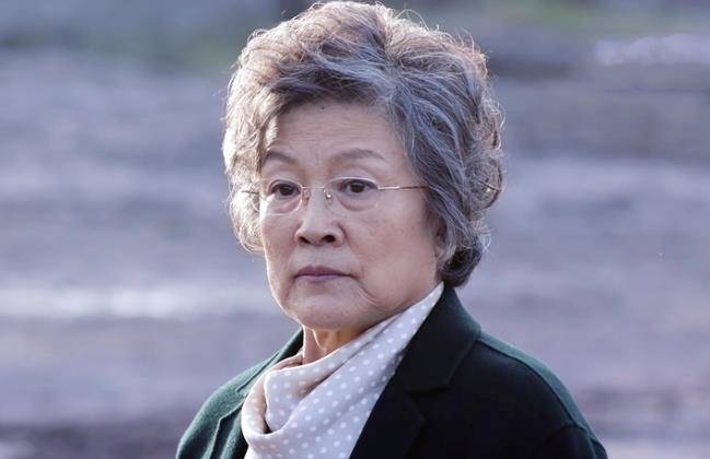 地方著名演员宋春丽,一生无子,却在61岁奶奶般的年纪当了妈妈_女儿