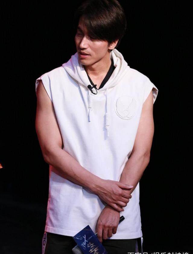 未p照曝光,相差1岁一个像少女一个像蔫了的黄花菜_眼神_感觉_言承旭