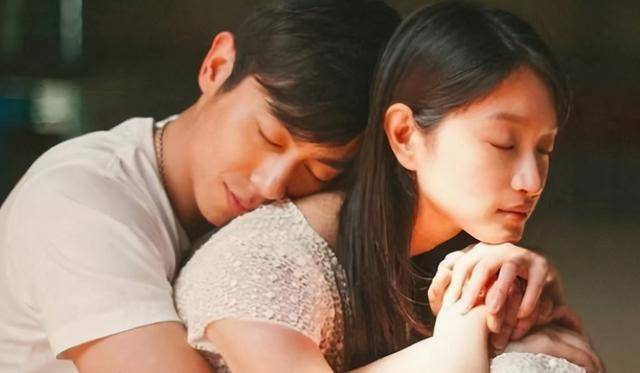 "宠妻狂魔"朱亚文:一家四口其乐融融,笑说荷尔蒙只对老婆释放_潘禹彤