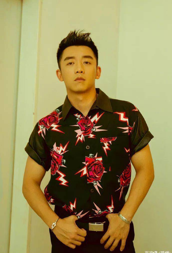 33岁郑恺恋情曝光?女方曾是粉丝,但与程晓玥对比差太多!