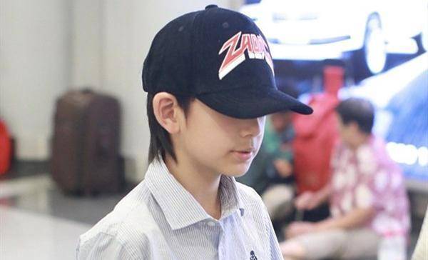 45岁潘粤明零点发文,为11岁儿子顶顶庆生,连续7年隔空送祝福_董洁