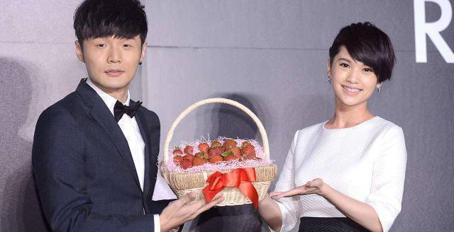 到如今的结婚,李荣浩再也不用组团去台湾了_杨丞琳_网友_牛仔裤