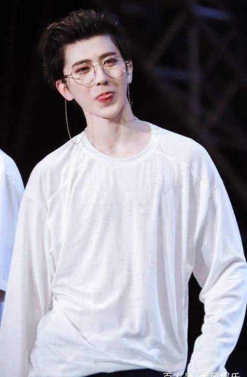 陈伟霆和蔡徐坤撞衫了,这次谁赢了?_衣品_实力_人气