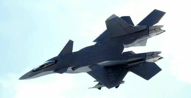 动画《战斗妖精雪风》:ffr-31系列战斗机介绍_战术侦察机_设计_批次