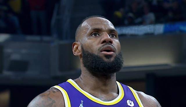 詹皇复出10中6:中神仙球霸气捶胸庆祝_詹姆斯_湖人_威少