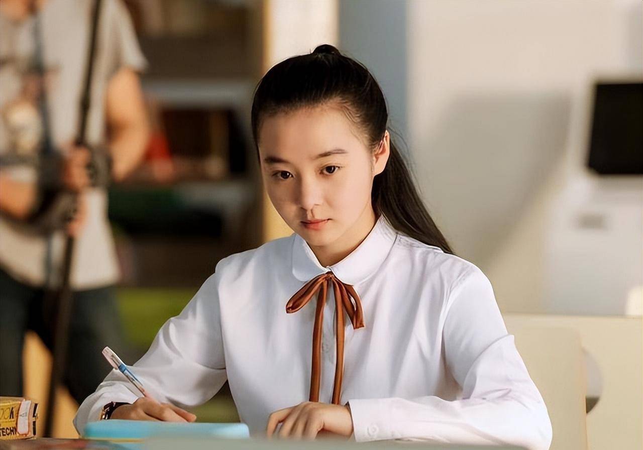 14岁时和释小龙组cp,网友劝她整容,如今28岁长成了这个样子_杨丽晓