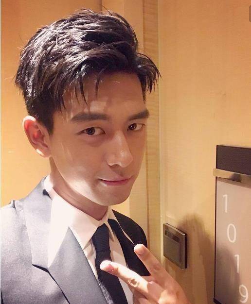 李现是富二代?看到他父母的职业后,这真是位狠人_陈晓_成为了_家庭