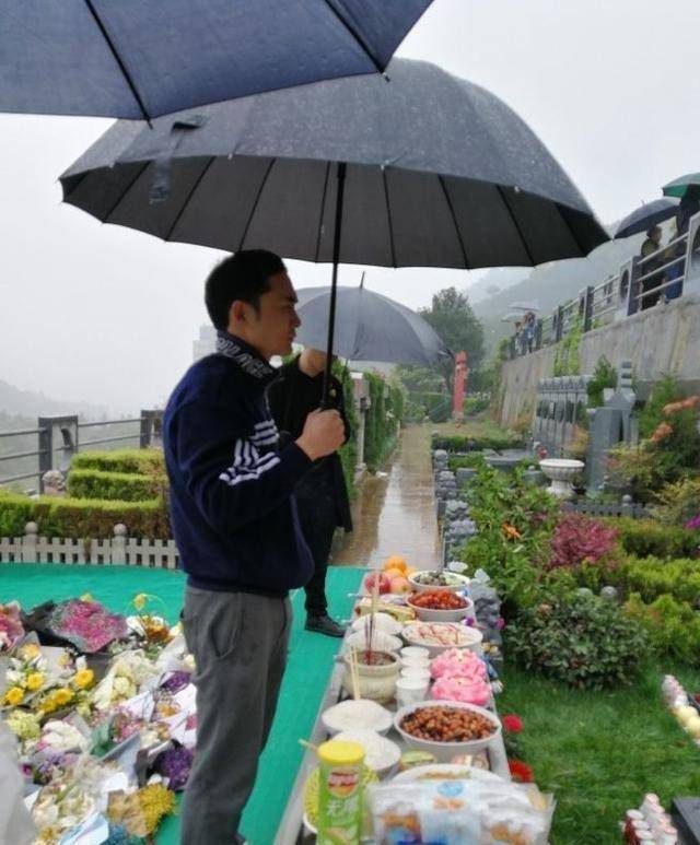 林生斌发文回应:问心无愧,但被朱舅舅怒怼:永远叫不醒装睡的人_朱小贞