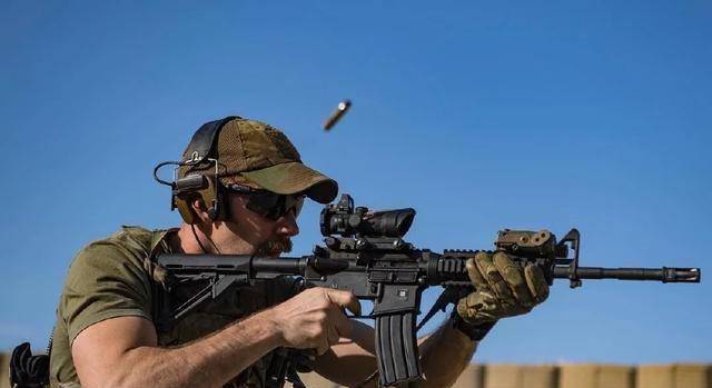 两大突击步枪对决,hk416和m4a1区别到底在哪里?_枪管_公司_自动步枪