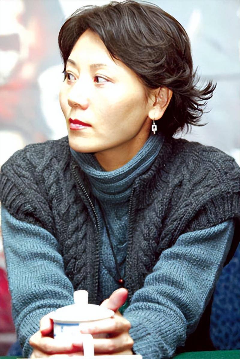 "越剧仙子"何英:最红时随丈夫出国,离异后现状如何?