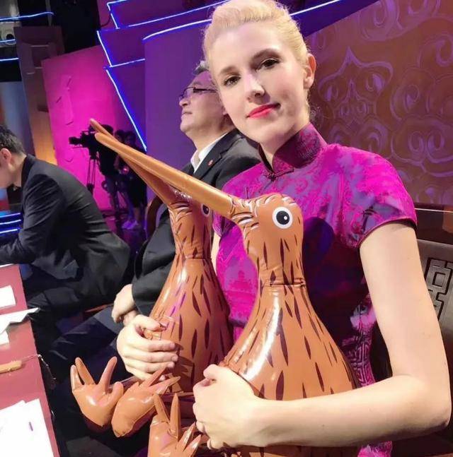 电视外籍主持人金小鱼:跨国恋充满坎坷,如今36岁仍是单身一人_中国