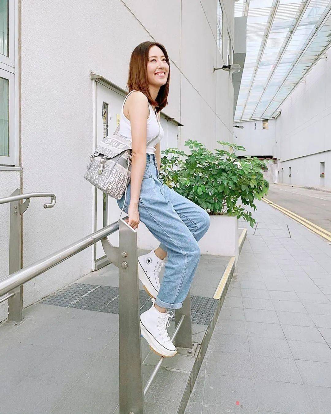 唐诗咏在初入行时因拍摄《青春@y2k》与同剧的余文乐擦出爱火,不过