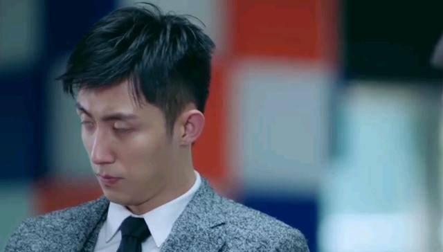 一个男人喜不喜欢你,黄景瑜对热巴这个举动就看得出来,藏不住的_反应