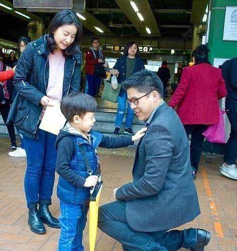 多多从小跟着吕思清学琴,和吕思清的两个儿子一起练琴,这样的小提琴