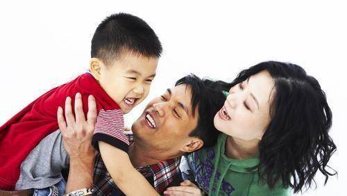 吕良伟儿子罕见照片,肥头大耳很是富态,颜值和爸爸不在一个水平