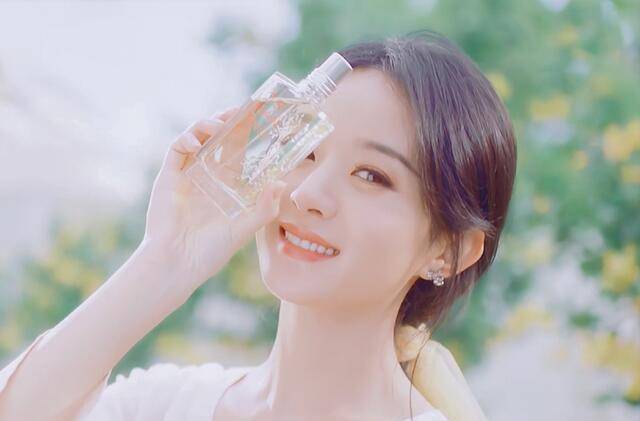 赵丽颖变化也太大了,分手后颜值回归巅峰,气质也好得让人意外_婚姻