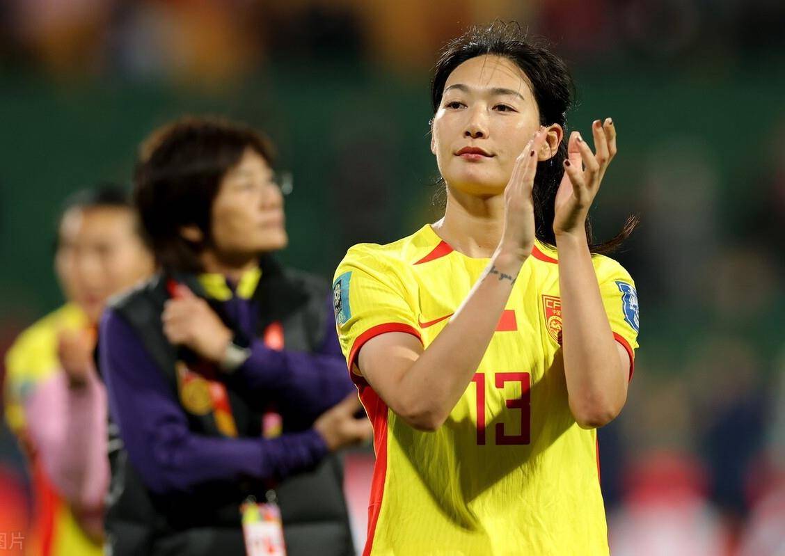 中国女足首场比赛进球,4人获赞,王霜勉强失手,门将徐欢最大败笔_进攻