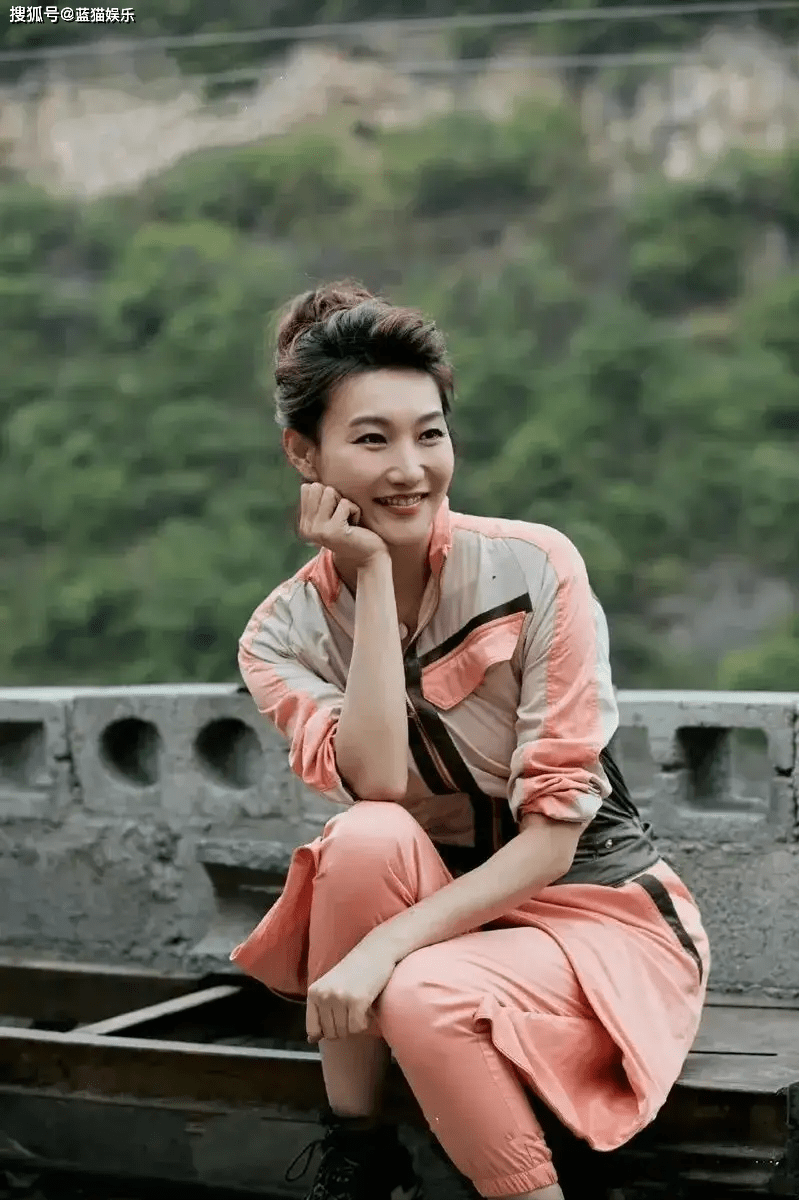 "央视国脸"李梓萌:46岁不婚不育,事实证明,她才是人生大赢家_工作