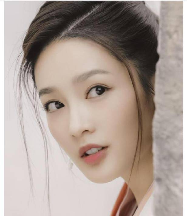 事实也说明,追李沁这样的明星,还是非常值得的,没有绯闻,演技颜值在线