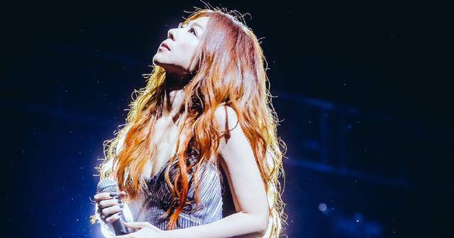 和前男友相恋18年,现在44岁与男子当街拥吻,陈绮贞被小三?