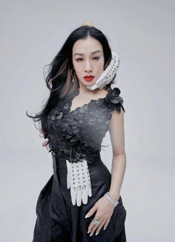 王菲:这是我女儿,邱淑贞:这是我女儿,刘晓莉:麻烦让让_刘亦菲_钟丽缇