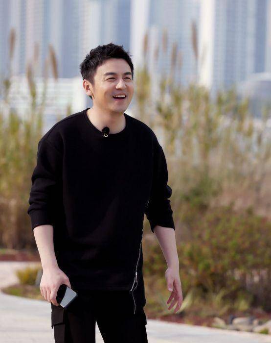 罗志祥雷佳音互相喊大哥,两人一对年龄,罗志祥比雷佳音大4岁_节目