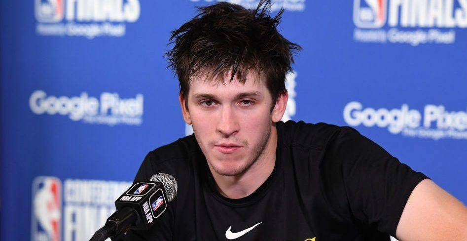 奥斯汀·里夫斯:我拒绝了选秀,为了跟湖人打持久战_合同_助攻_篮板