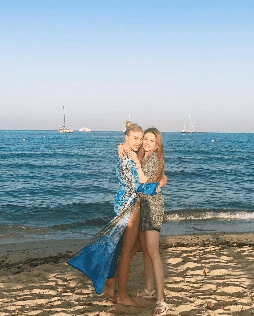 包括blackpink成员rosé,exo成员世勋,super junior成员金希澈和