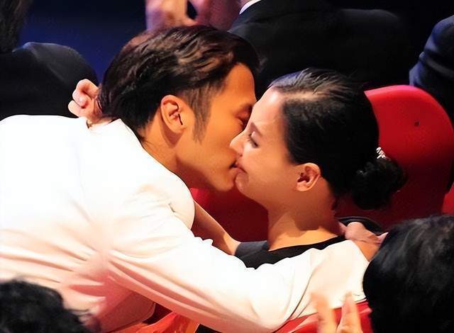 而且就算复合,谢霆锋至少应该和王菲分手,但是现在谢霆锋还没有和王菲