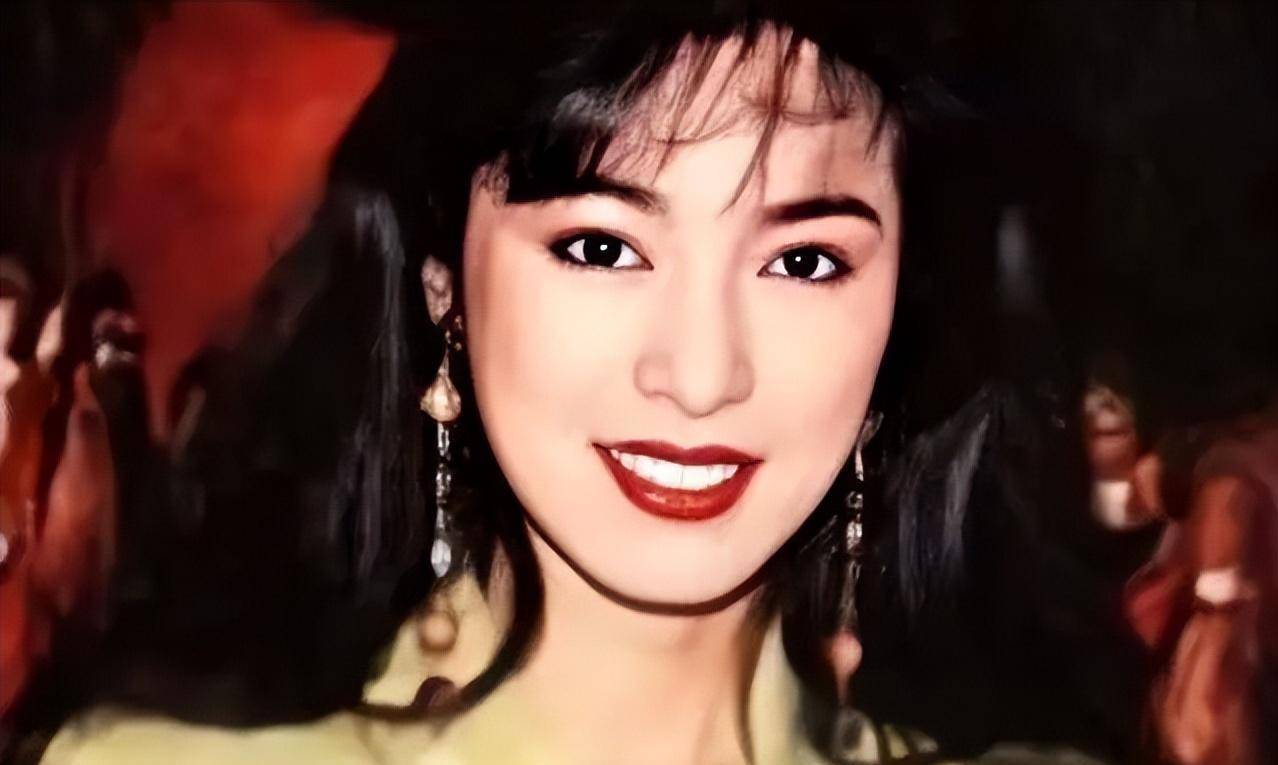 米歇尔:成龙最伤她,她68岁未婚,依然淳朴美丽_米雪捧_女神_香港