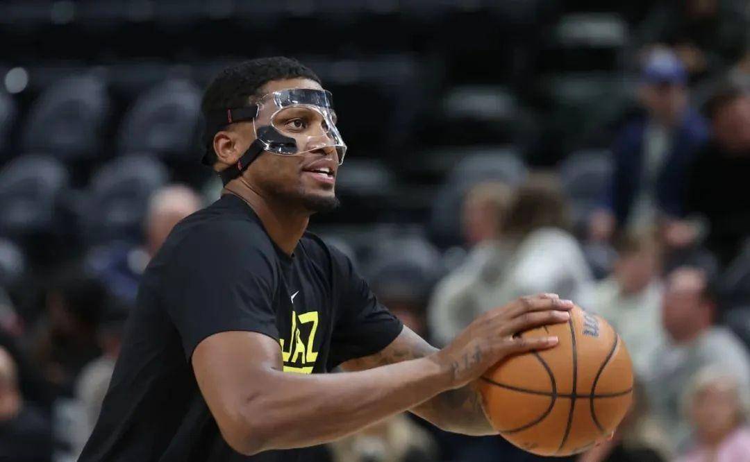 盖伊身高2米03,臂展2米21,拥有顶级的身体素质和运动能力,2006年选秀