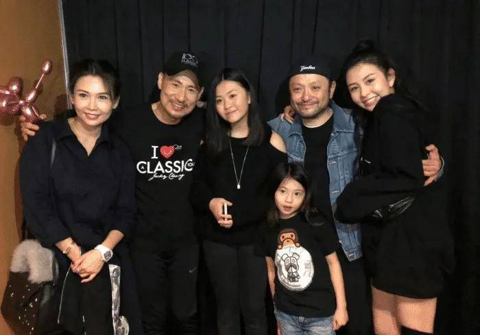 邱淑贞三位千金罕见同框,三姐妹颜值皆出众,12岁沈晨也很像妈妈