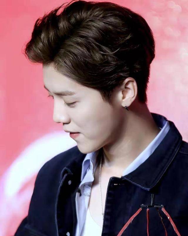 鹿晗为关晓彤庆生,凌晨晒图撒狗粮,三十而立准备结婚?_男人_年纪_事业