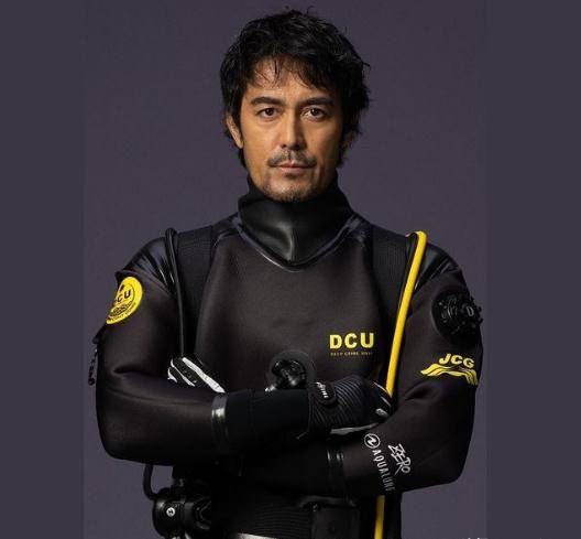 酱油系男子代表阿部宽,虽然是100%国外血统,却有着立体的五官和浓眉