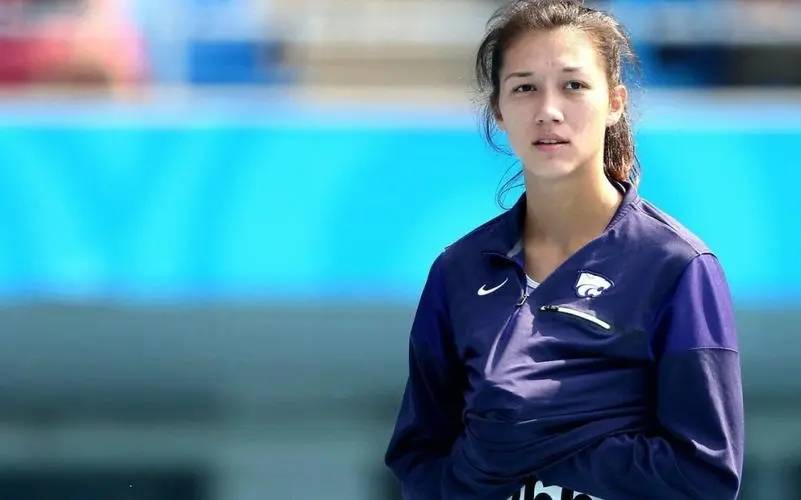 郑妮娜力:阳光开朗的大女生,中国首位田径归化选手_妮娜·舒尔茨_奥运