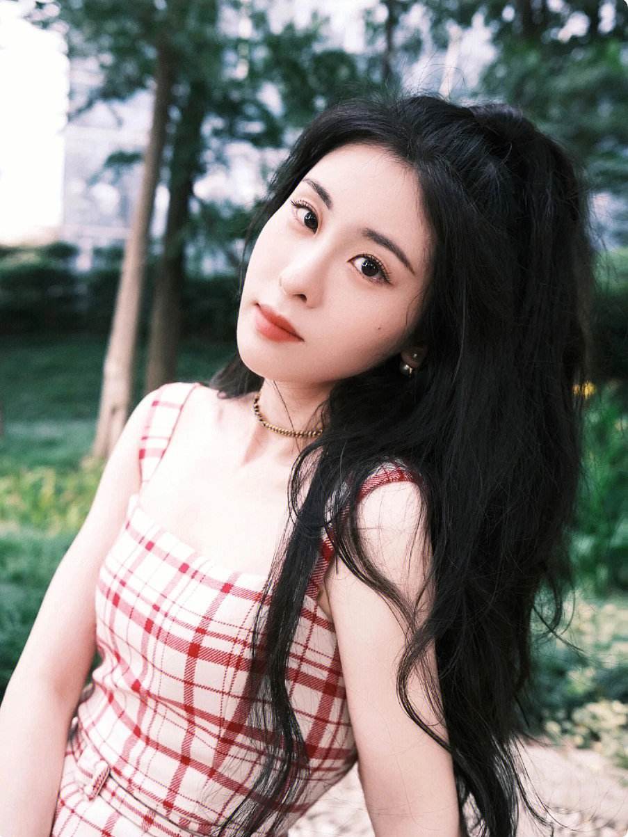 张碧晨庆祝出道九周年,这一消息引起了广大网友的关注和祝福.