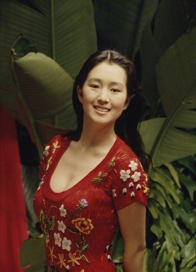 史可:人生越洒脱,才能走得越长久_巩俐_张艺谋_因为