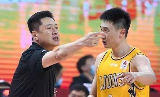 李春江送嘱托,郭士强得回报,马布里再被收拾_广州队_李京龙_北控