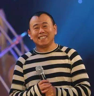 身高太矮又被告知活不过25岁的潘长江,不认命逆袭成功_小品_舞台_观众