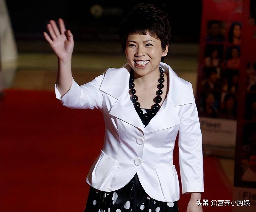 邓亚萍罕晒全家照!