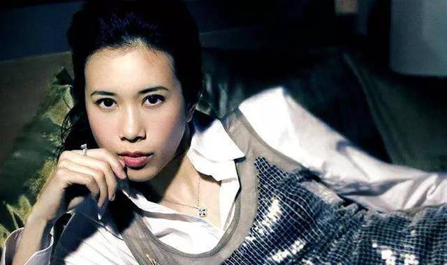 听说要扮丑,兴奋得饥不择食,完美出演双刀火鸡姐_周星驰_角色_钟丽缇