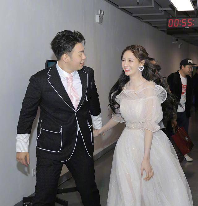 沈梦辰和杜海涛婚礼筹备中,相爱八年结局圆满,女方告知年后生崽_网友