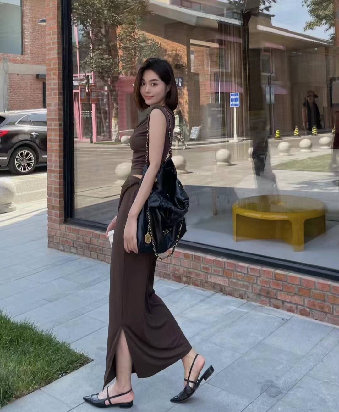 咖啡色裙子配什么颜色上衣好看,咖啡色裙子搭配效果图_look_感觉_女性