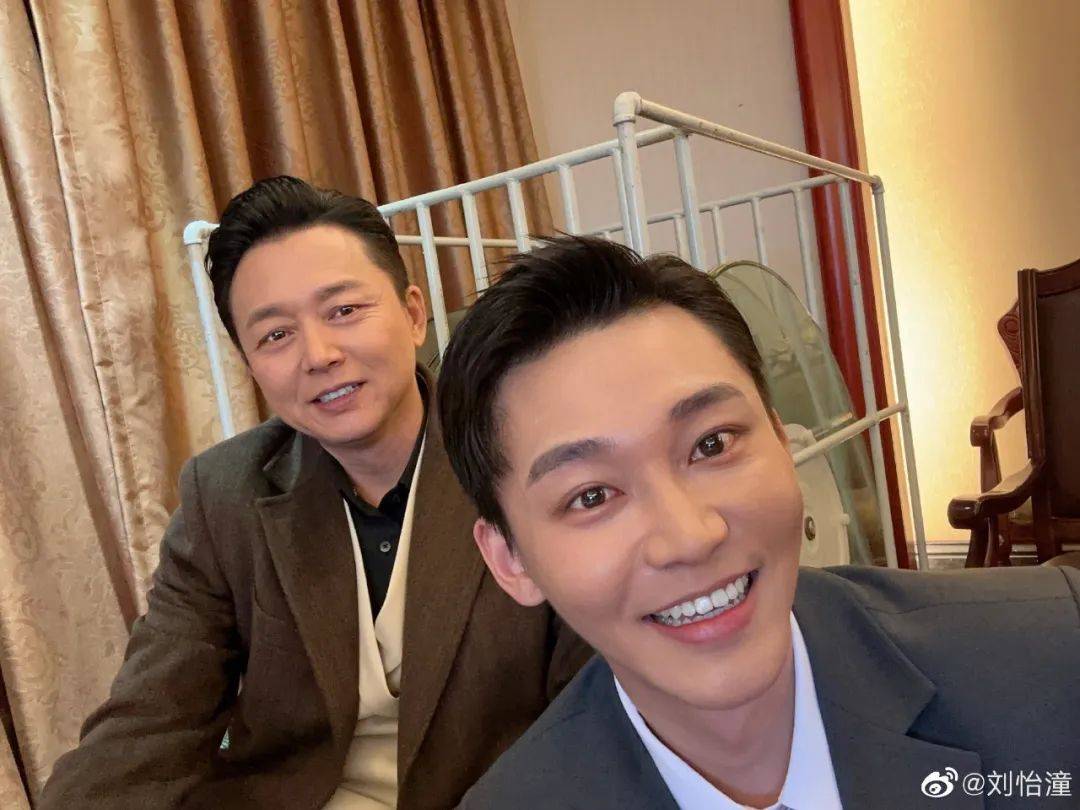 《不完美受害人》热播,刘怡潼为父亲新剧宣传,荷尔蒙爆棚_刘奕君_演技